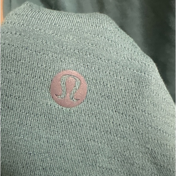 EUC Lululemon Men’s Long Sleeve Top - Picture 3 of 4